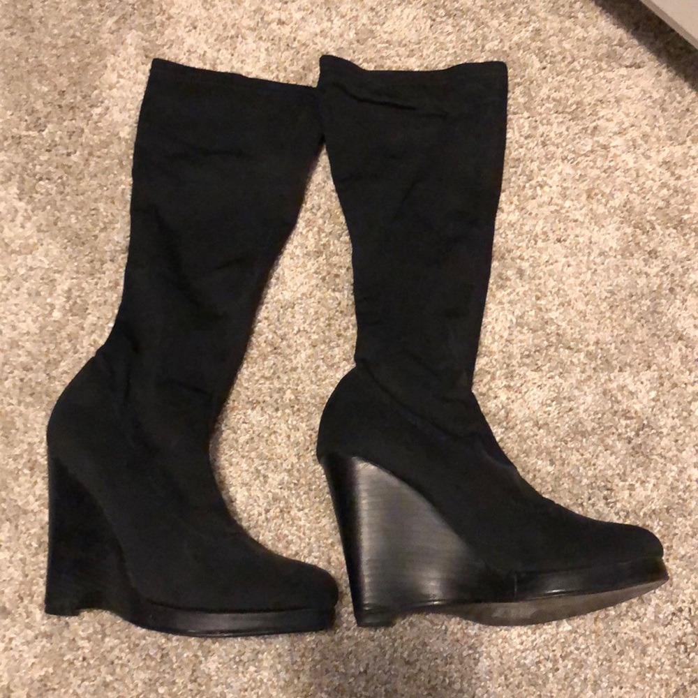 Black fitted wedge boots 🥰